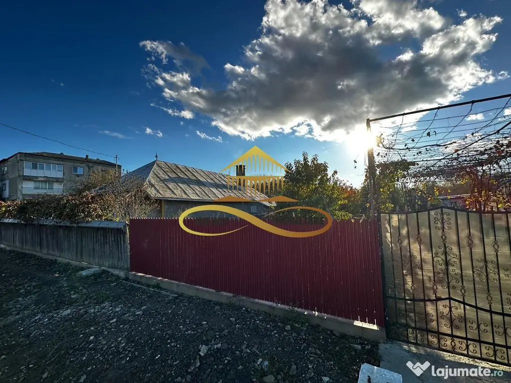 Casa batraneasca din caramida de vanzare si 4500 mp teren... 