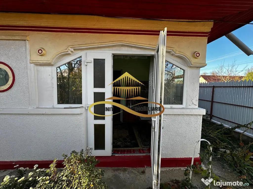 Casa batraneasca din caramida de vanzare si 4500 mp teren... 