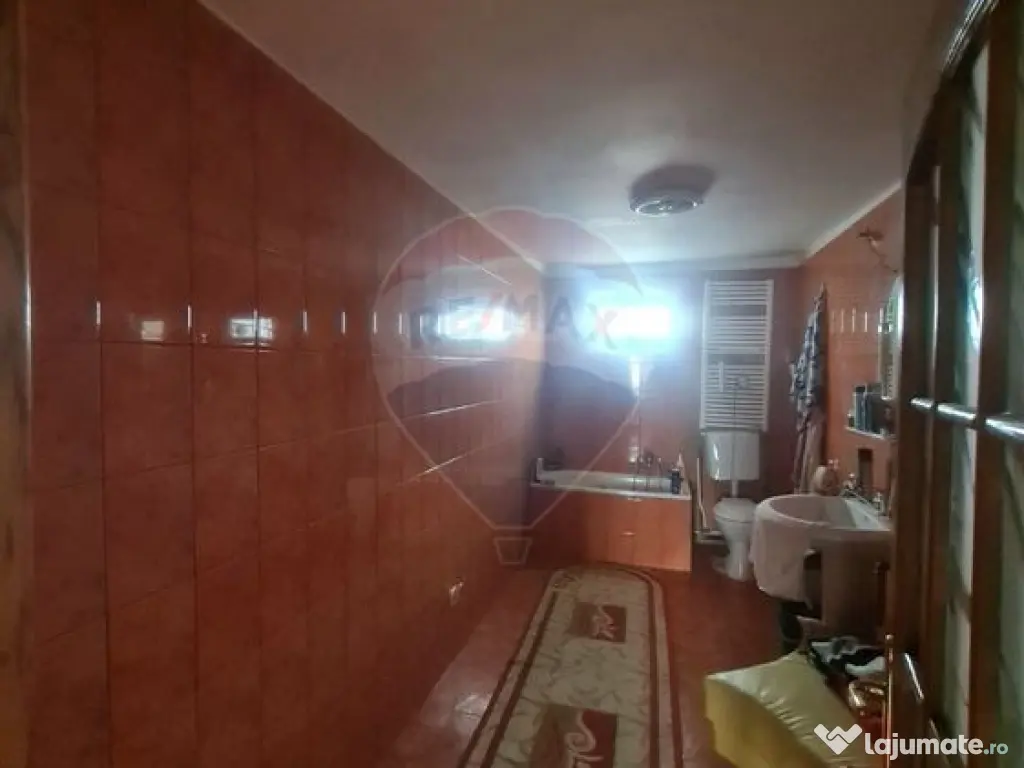 Casă cu 7 camere de vânzare in apropiere de Focsani