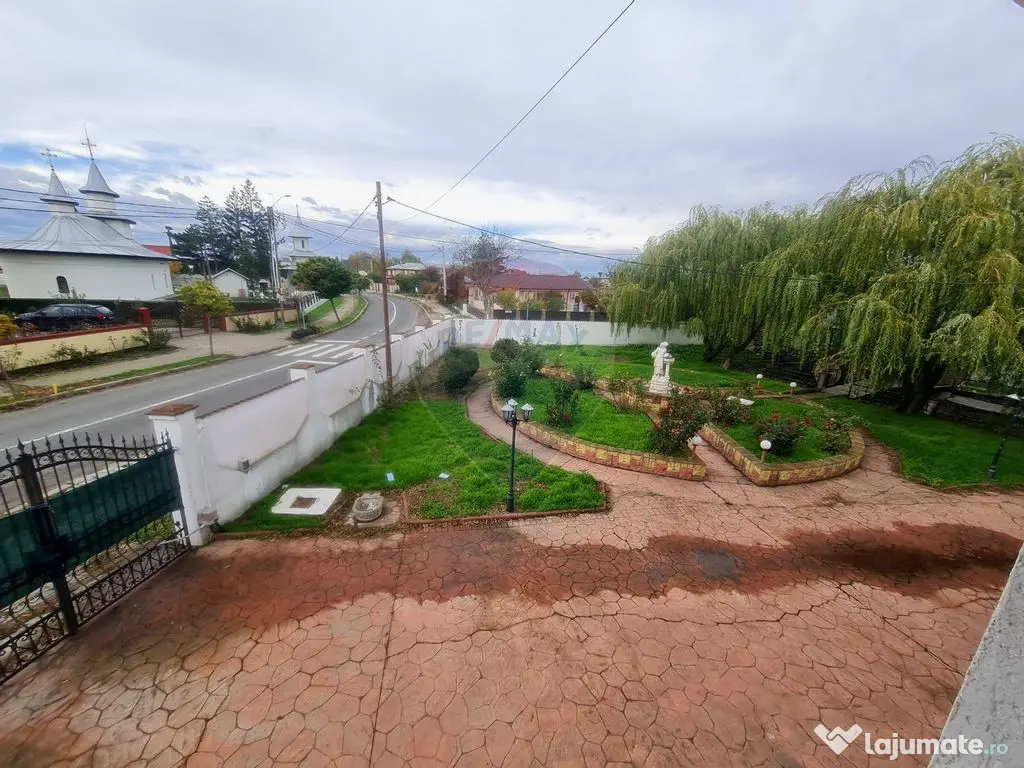 Casă cu 7 camere de vânzare in apropiere de Focsani