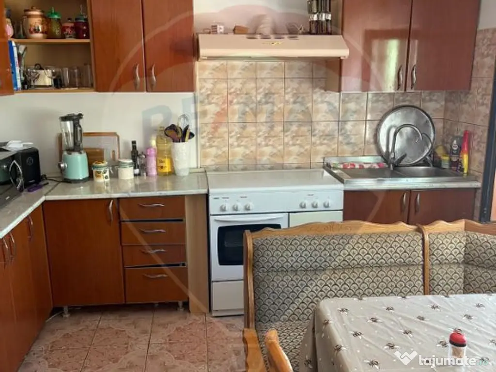 Casă cu 7 camere de vânzare in apropiere de Focsani