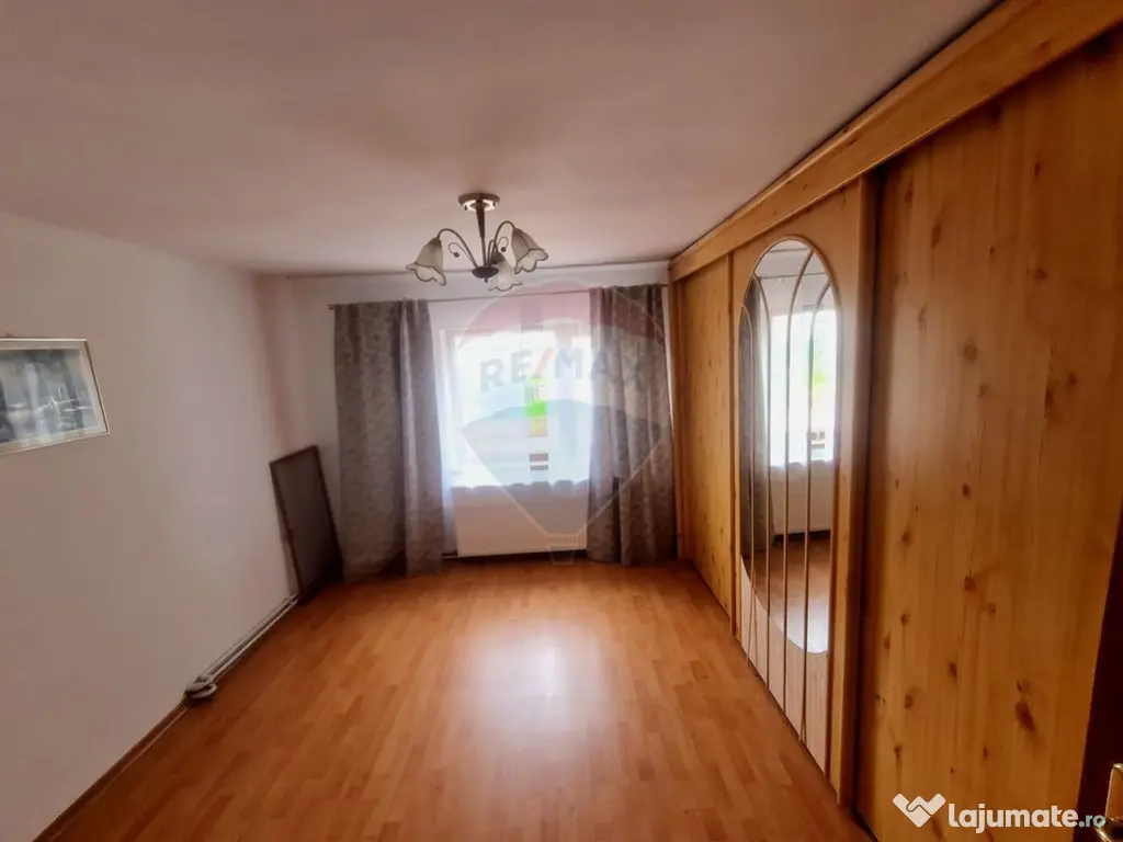 Casă cu 7 camere de vânzare in apropiere de Focsani