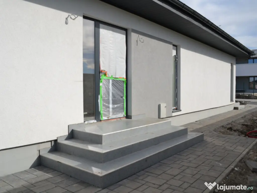 Casa single 4 camere, 110 MP + 500mp teren Stupini 