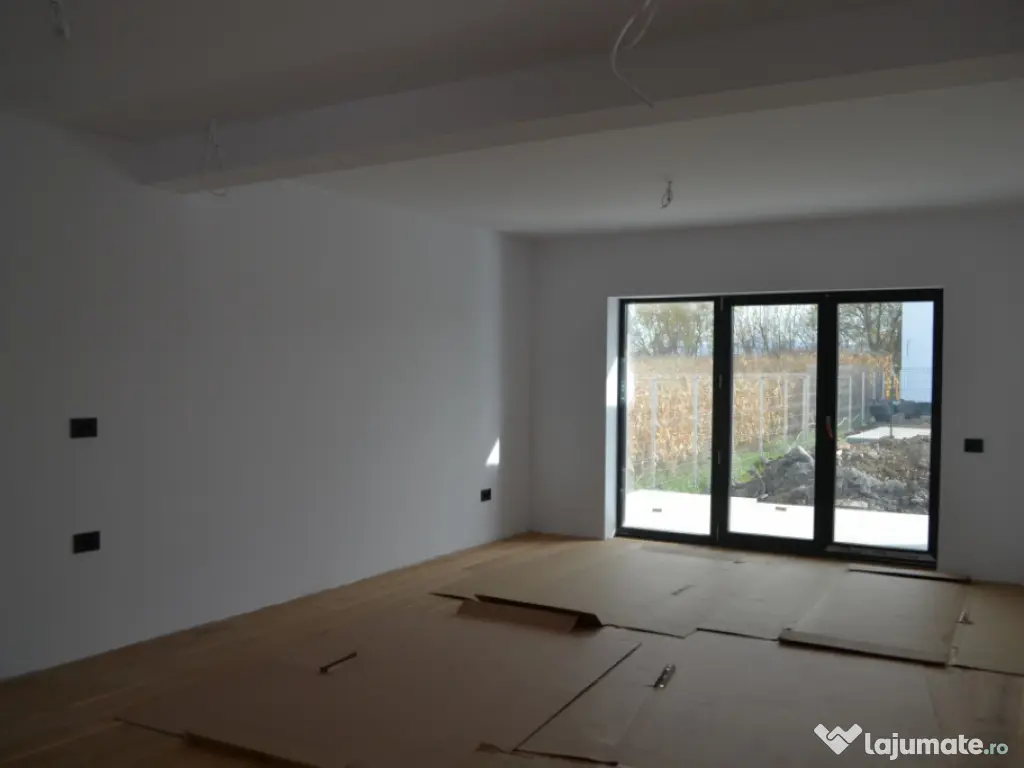 Casa single 4 camere, 110 MP + 500mp teren Stupini 