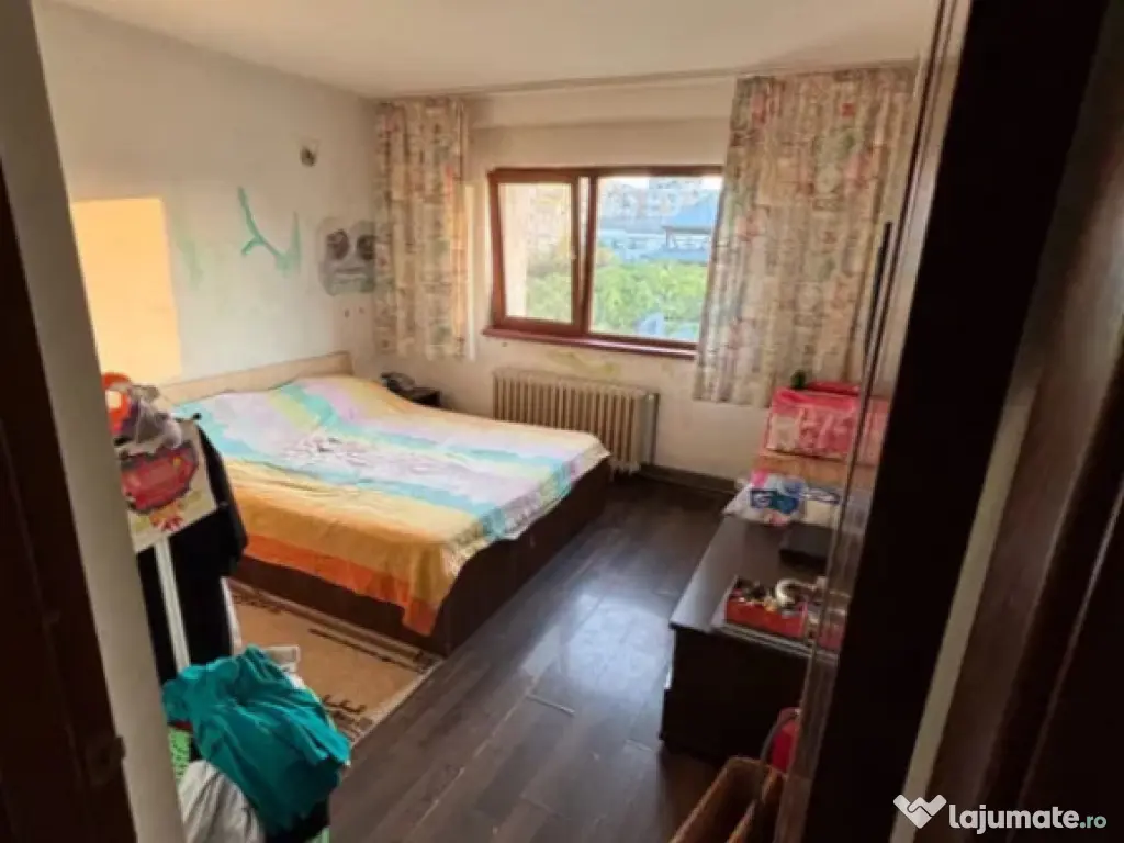 Apartament cu 3 camere de vanzare Nicolina 