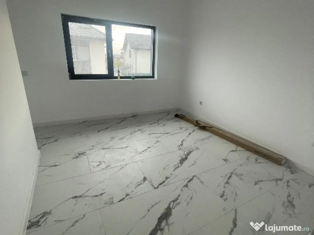 Ap. 2 camere, curte 60 mp, 2 locuri de parcare, pod pentru depozitare