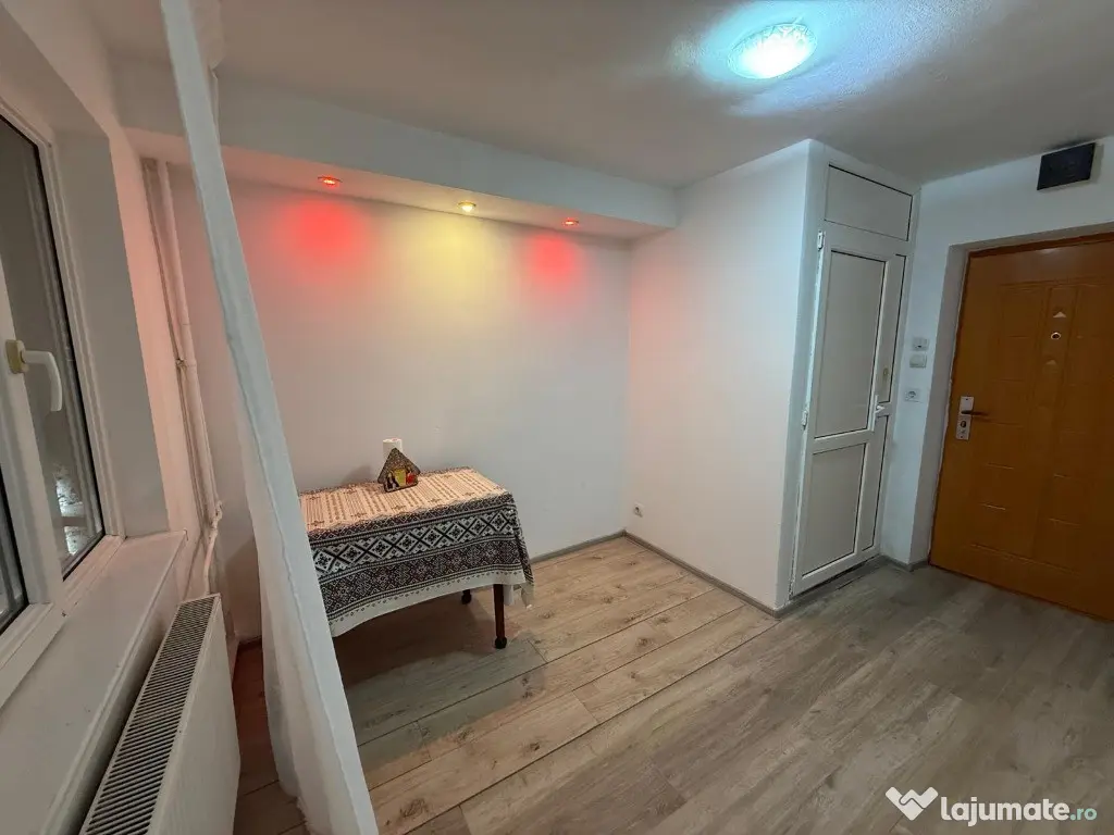 Camera de camin cu baie proprie 