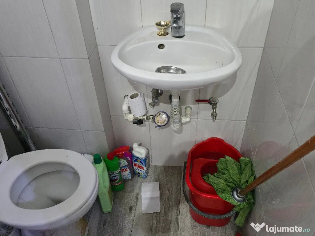 Vand spatiu comercial in Deva, zona 1 Decembrie (Ultracentral),