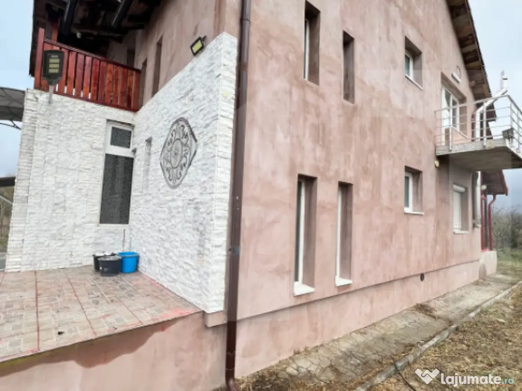 Casă cu teren 1152 mp Parța