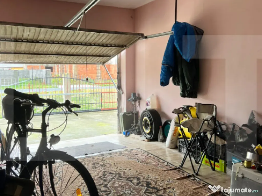 Casă cu teren 1152 mp Parța