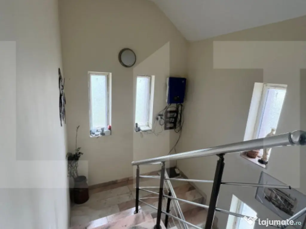 Casă cu teren 1152 mp Parța