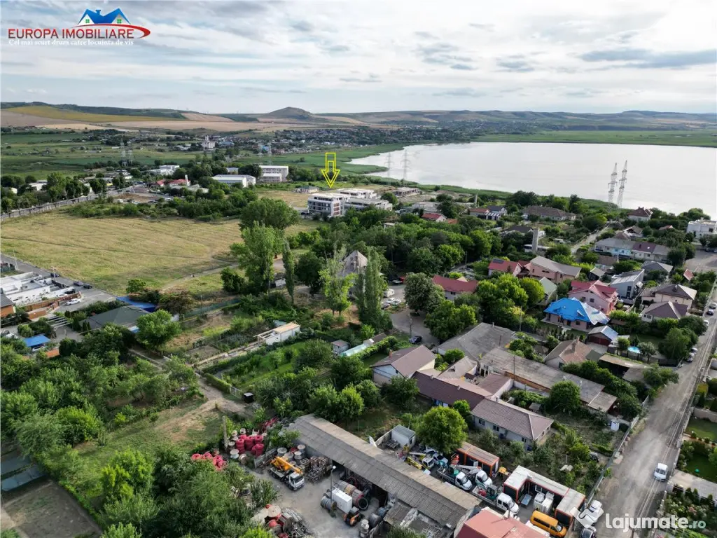 Teren intravilan construibil cu deschidere la lac