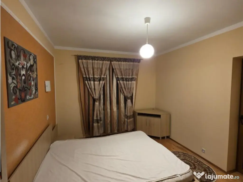 Apartament cu 3 camere 2 balcoane loc parcare in zona Tilisc