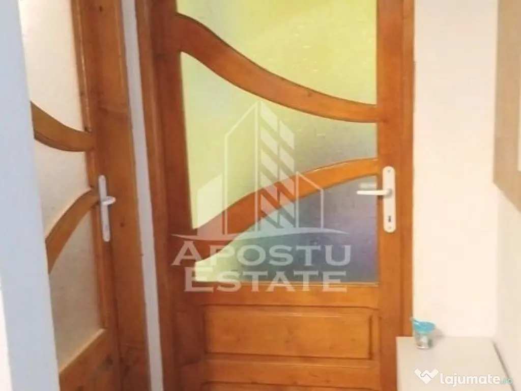 Apartament cu 3 camere, curte comuna, centrala proprie, z... 