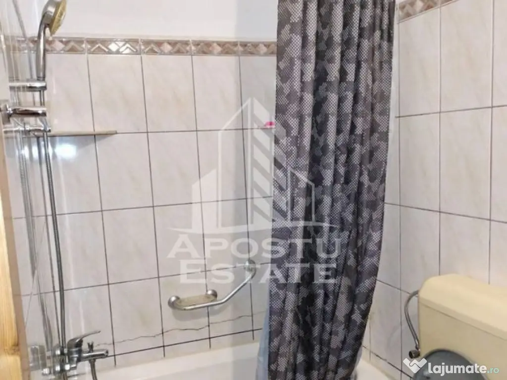 Apartament cu 3 camere, curte comuna, centrala proprie, z... 