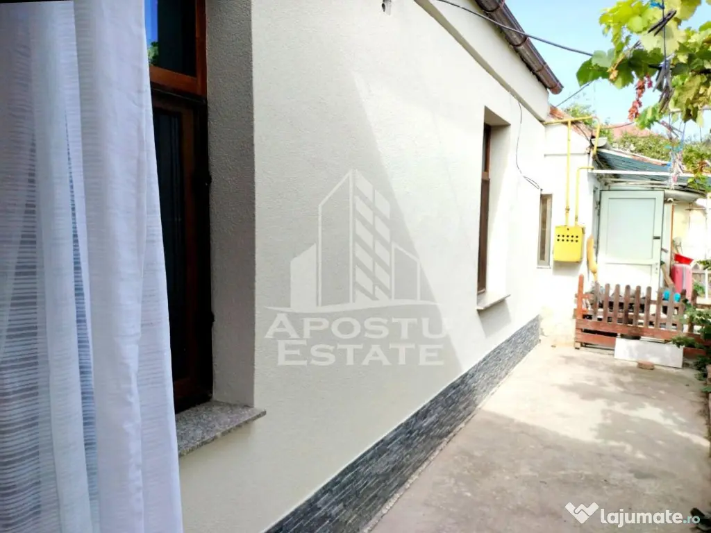 Apartament cu 3 camere, curte comuna, centrala proprie, z... 