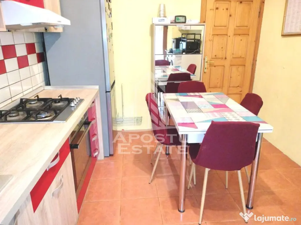Apartament cu 3 camere, curte comuna, centrala proprie, z... 