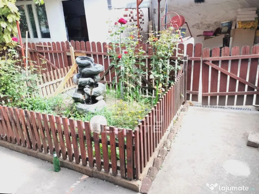 Apartament cu 3 camere, curte comuna, centrala proprie, z... 