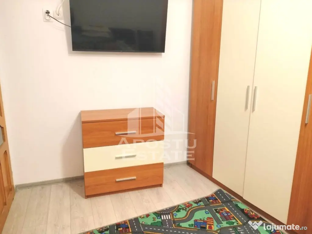 Apartament cu 3 camere, curte comuna, centrala proprie, z... 