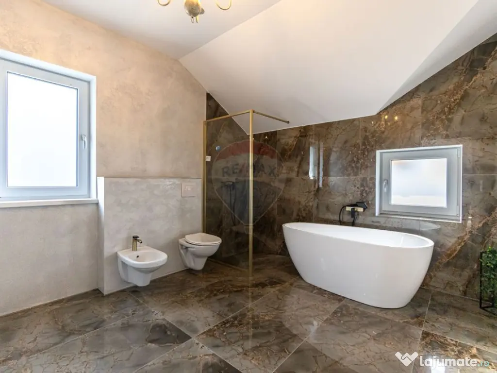 CASE NOI ÎN ARHITECTURĂ ALPINO-MODERNĂ CU ALEE PRIVATA...