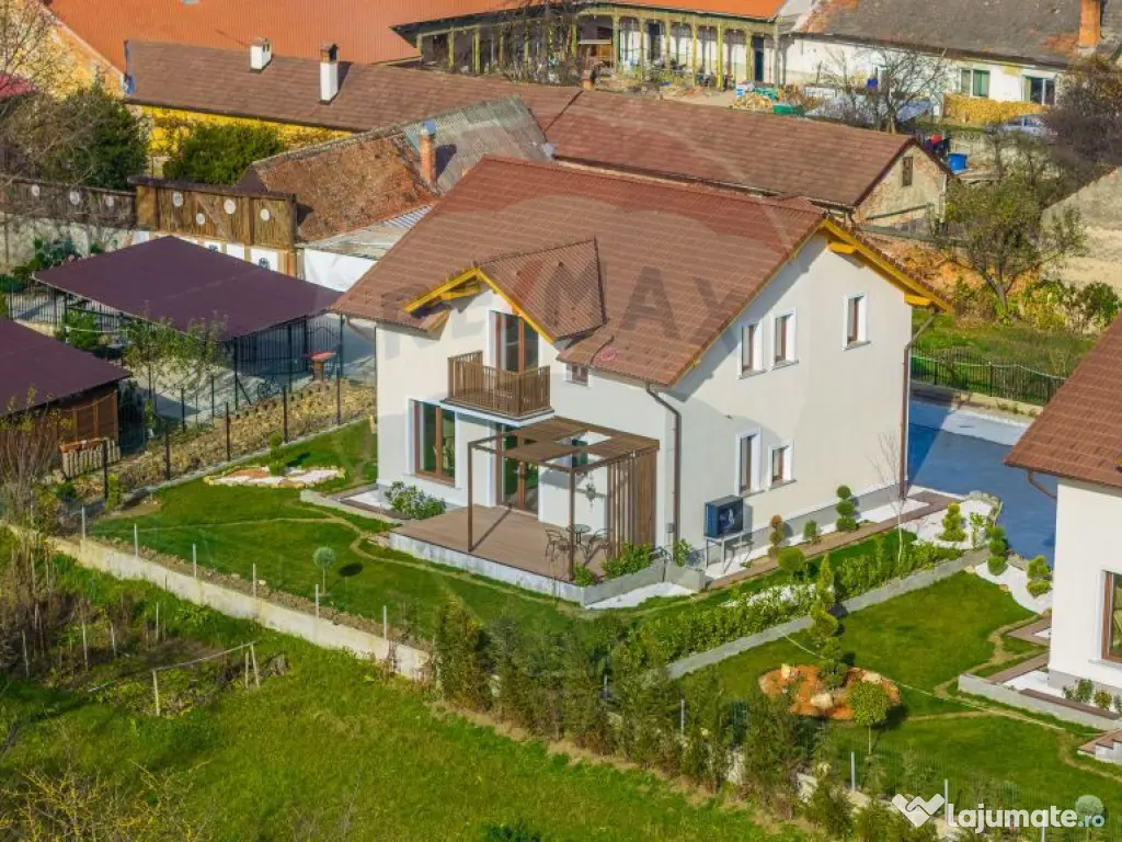 CASE NOI ÎN ARHITECTURĂ ALPINO-MODERNĂ CU ALEE PRIVATA...