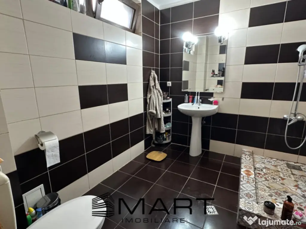 Apartament la casa 130mp curte 35mp zona centrala 