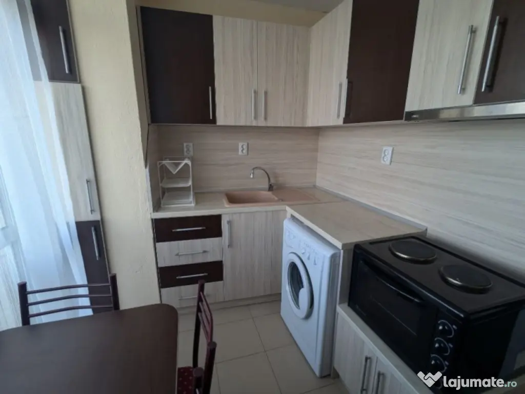 Apartament cu doua camere de inchiriat in zona 1 Decembrie