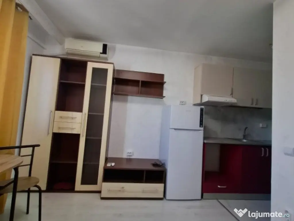 Cameră de cămin cu baie proprie,zona Bularga,cu chirias(250euro)