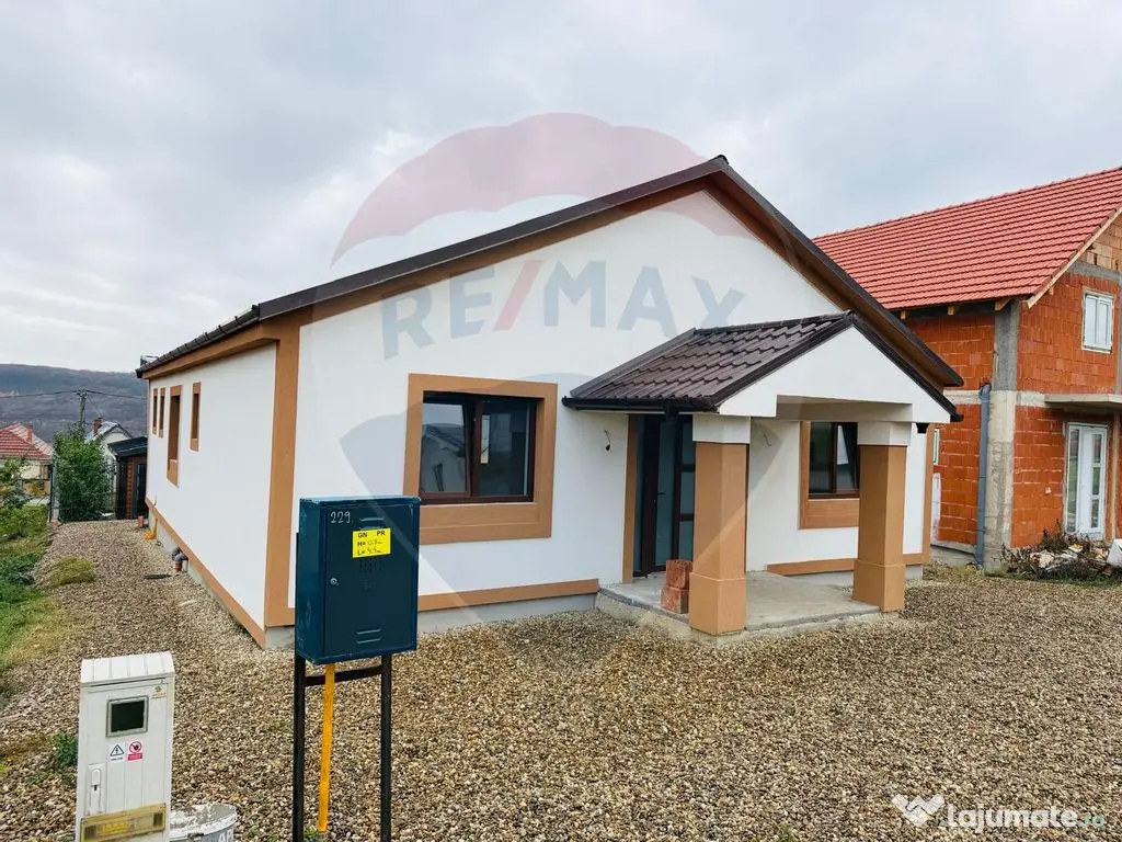 Casă / Vilă cu 4 camere de vânzare