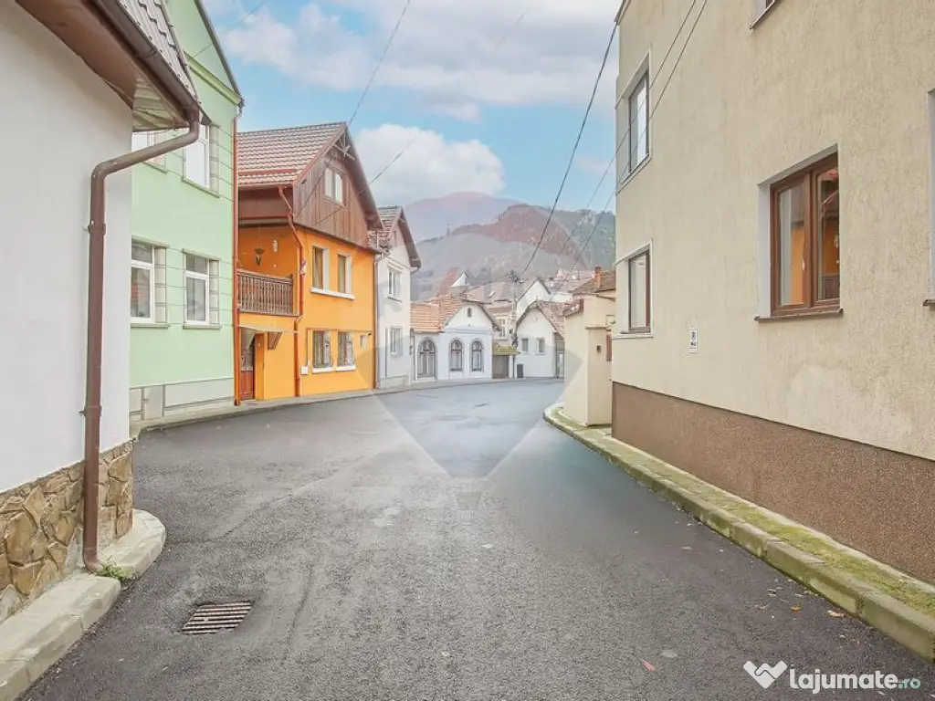 Casa cu 5 studiouri independente, terasa rooftop, vedere ... 