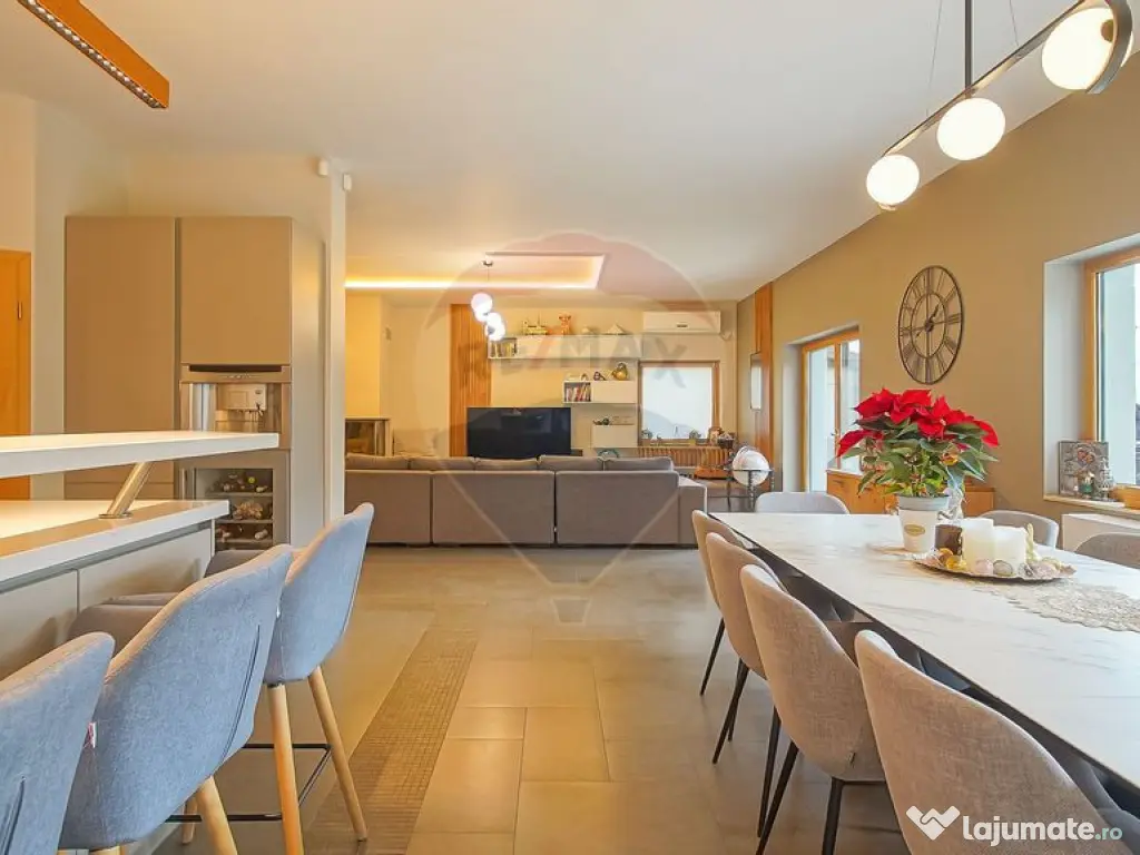 Vila moderna cu vedere spre padure Poiana Angelescu 