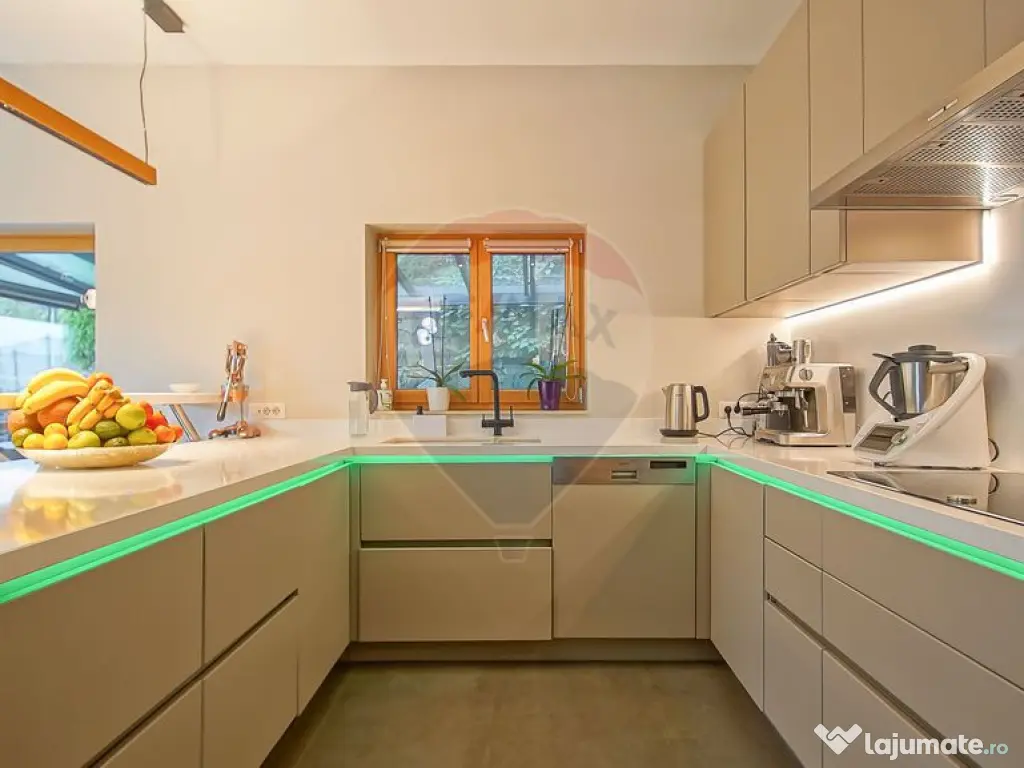 Vila moderna cu vedere spre padure Poiana Angelescu 