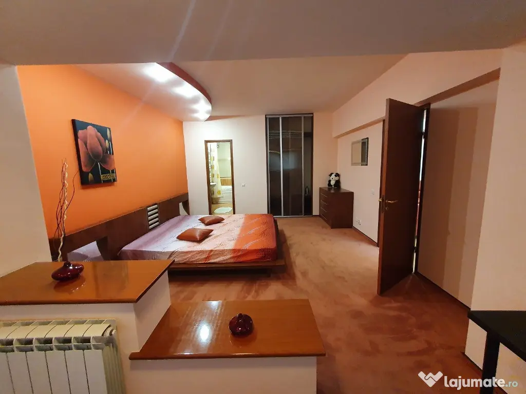 De închiriat – Apartament 3 camere în Universitate, km 0! 