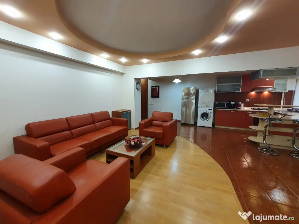 De închiriat – Apartament 3 camere în Universitate, km 0! 