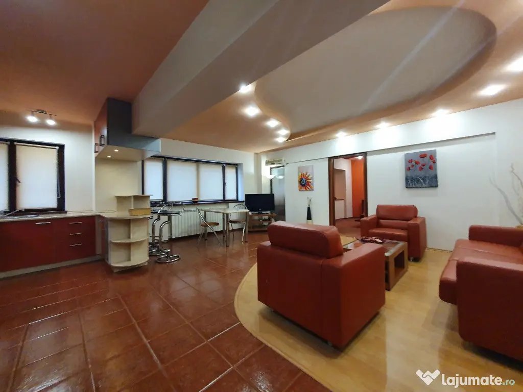 De închiriat – Apartament 3 camere în Universitate, km 0! 