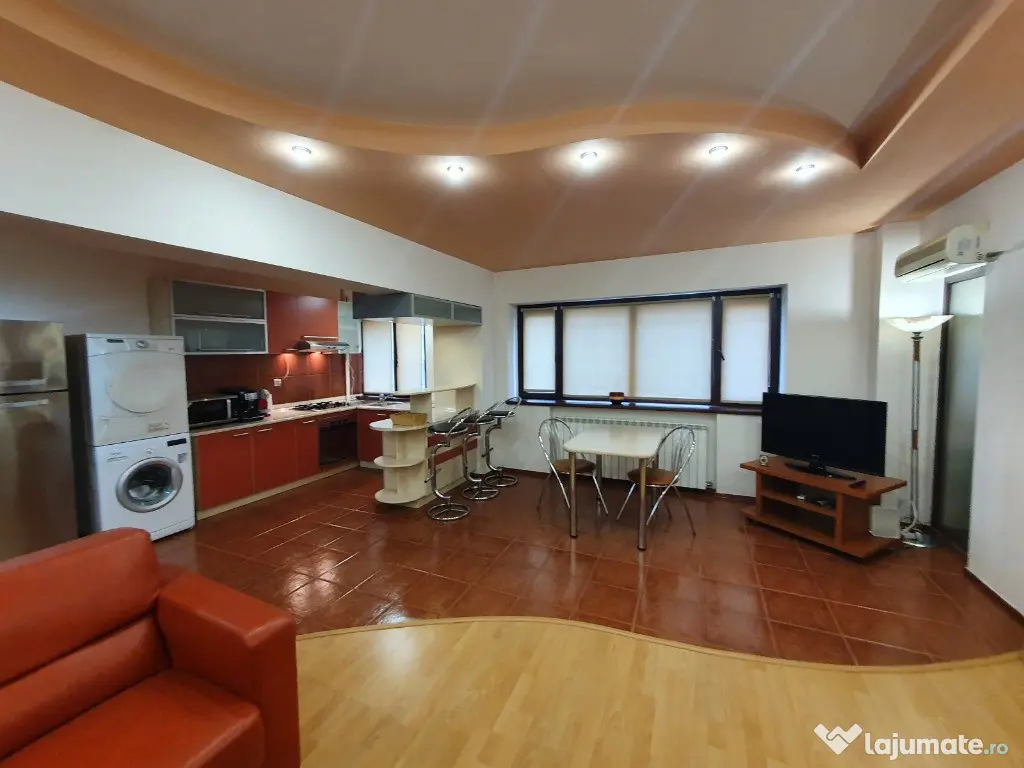 De închiriat – Apartament 3 camere în Universitate, km 0! 
