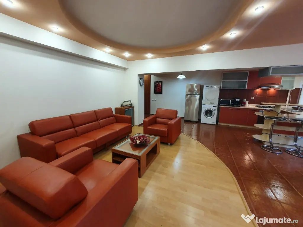 De închiriat – Apartament 3 camere în Universitate, km 0! 