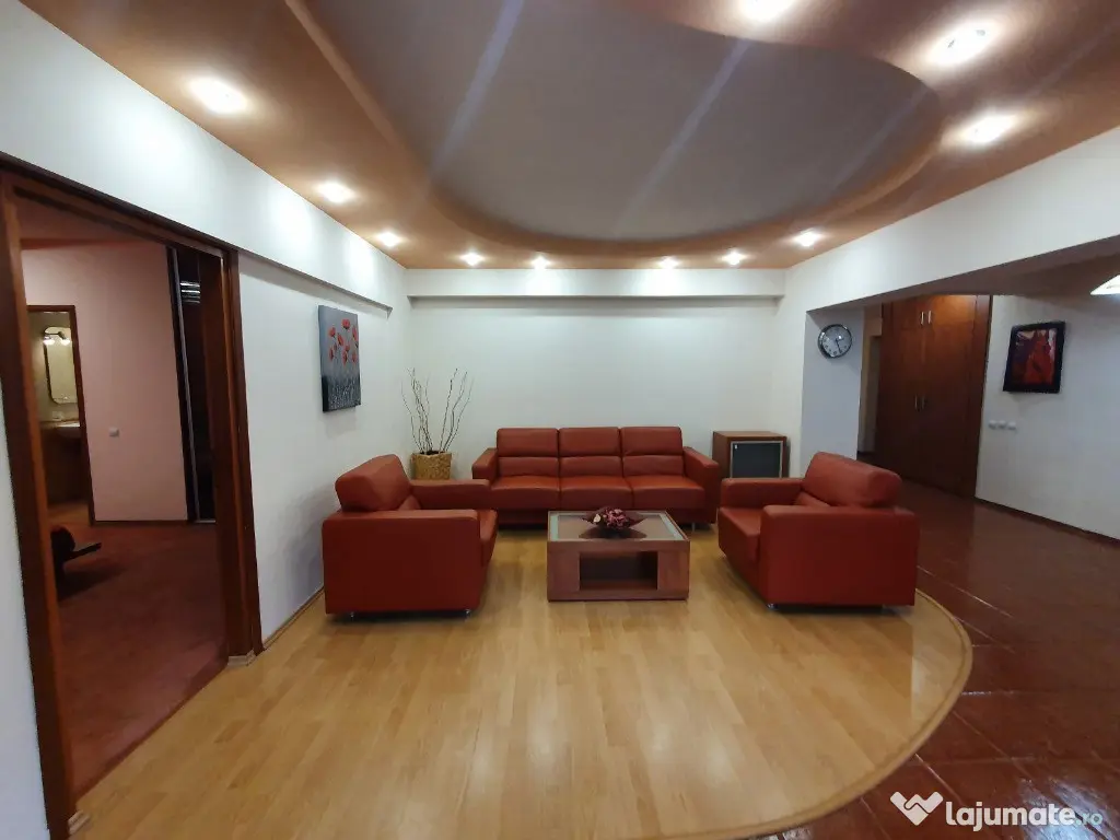 De închiriat – Apartament 3 camere în Universitate, km 0! 