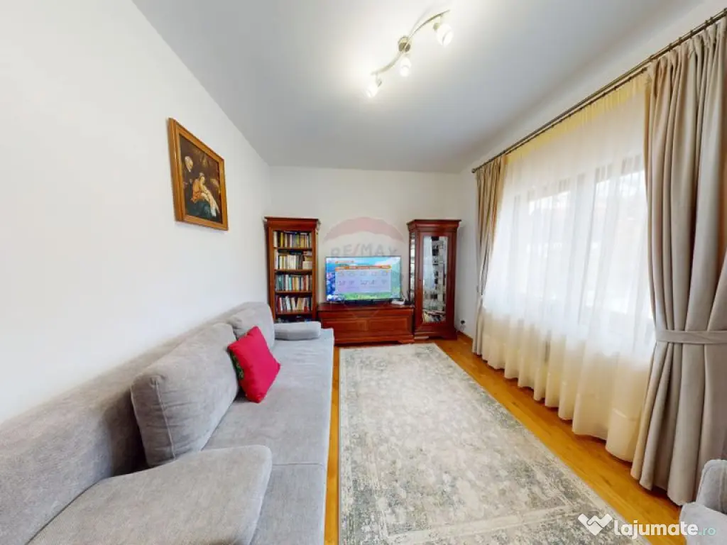 Casă / Vilă de Lux cu 5 camere de vânzare