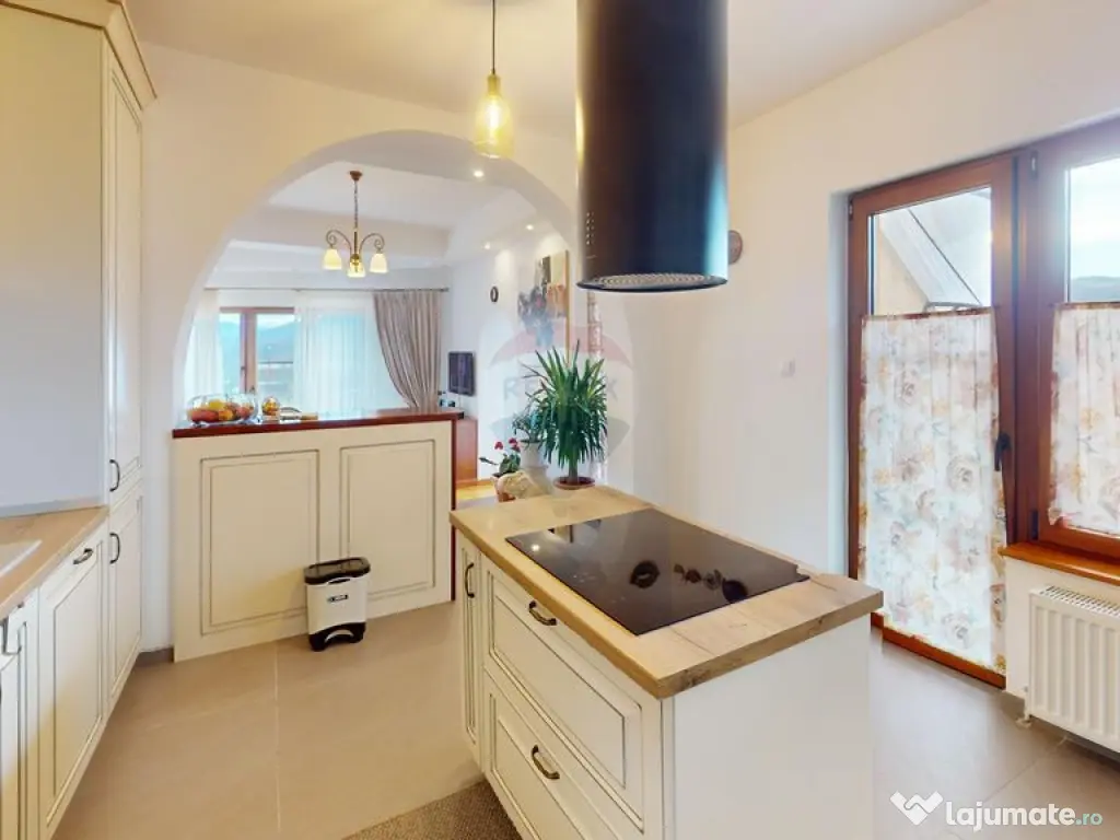 Casă / Vilă de Lux cu 5 camere de vânzare