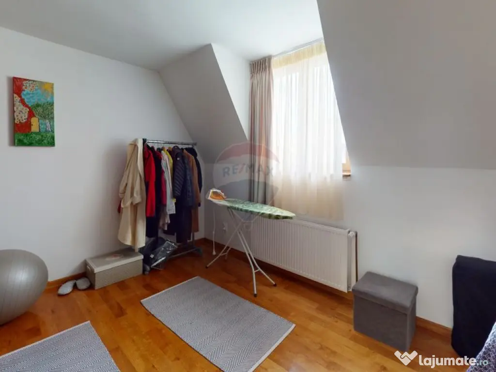 Casă / Vilă de Lux cu 5 camere de vânzare