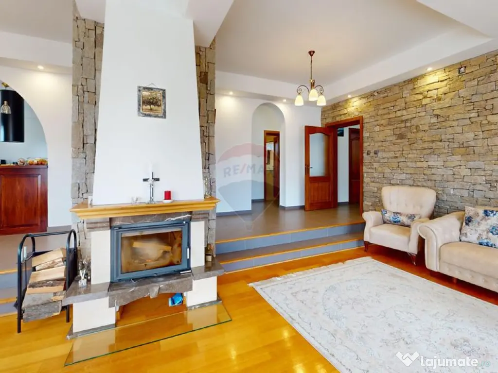Casă / Vilă de Lux cu 5 camere de vânzare
