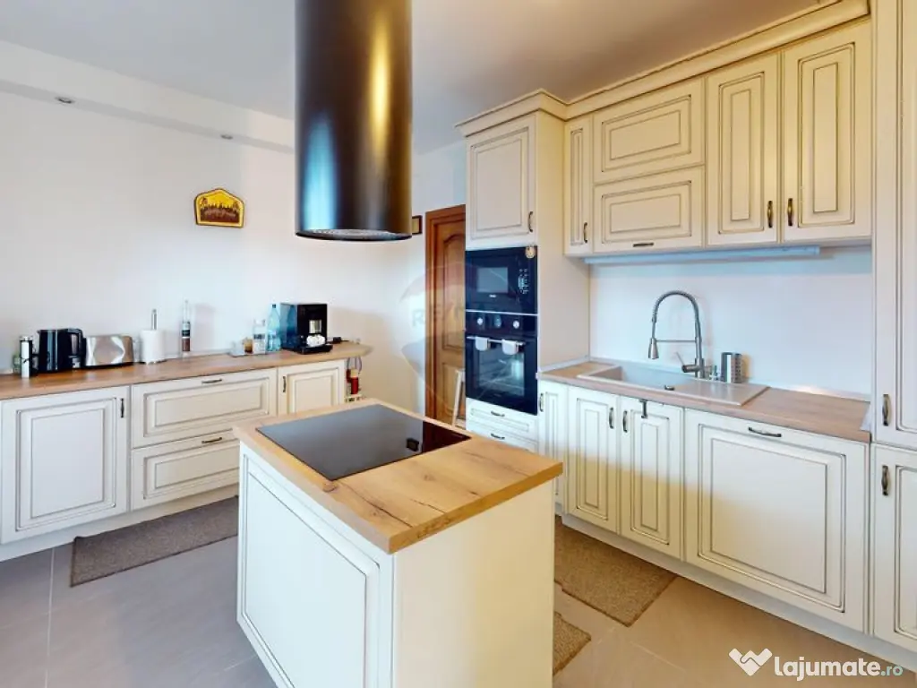 Casă / Vilă de Lux cu 5 camere de vânzare