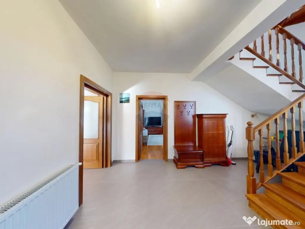 Casă / Vilă de Lux cu 5 camere de vânzare