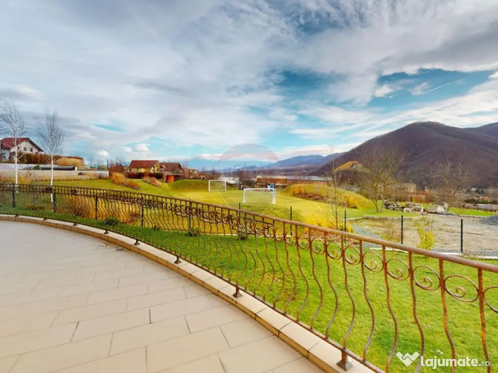 Casă / Vilă de Lux cu 5 camere de vânzare