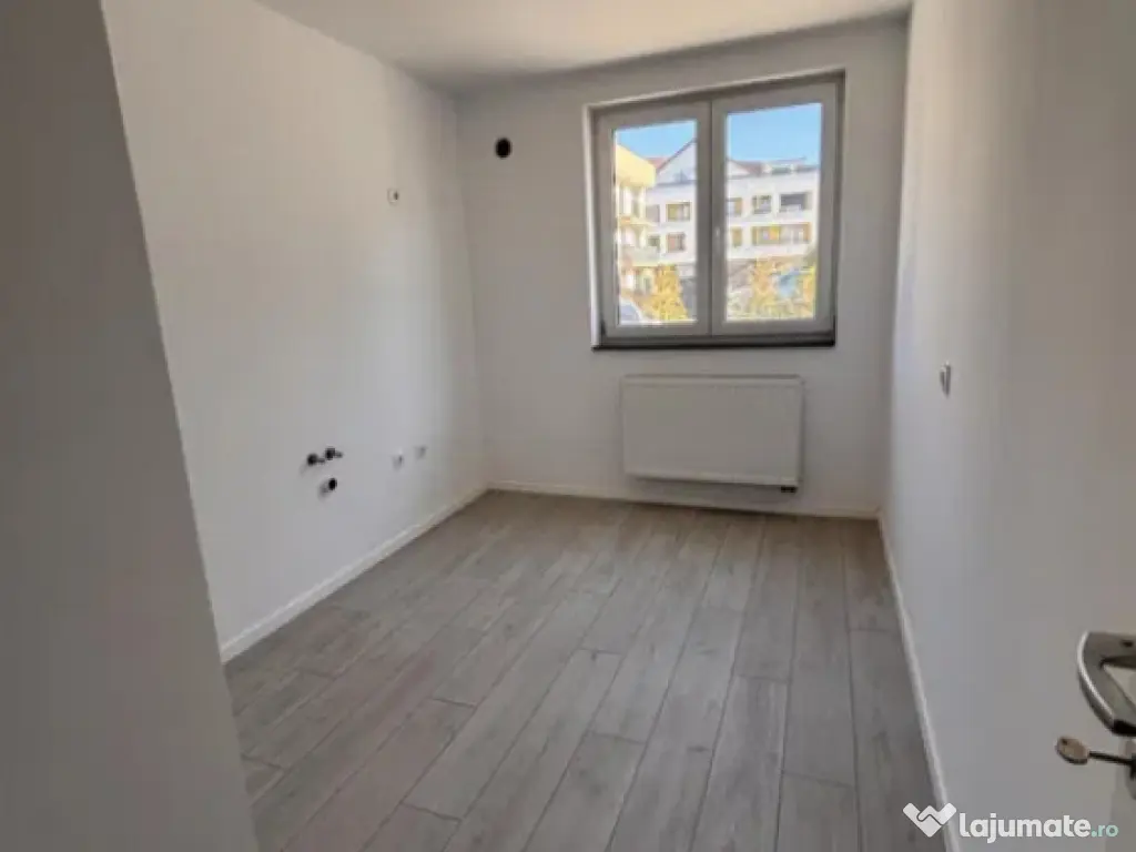 Apartament 2 camere, decomandat - zona Tractorul