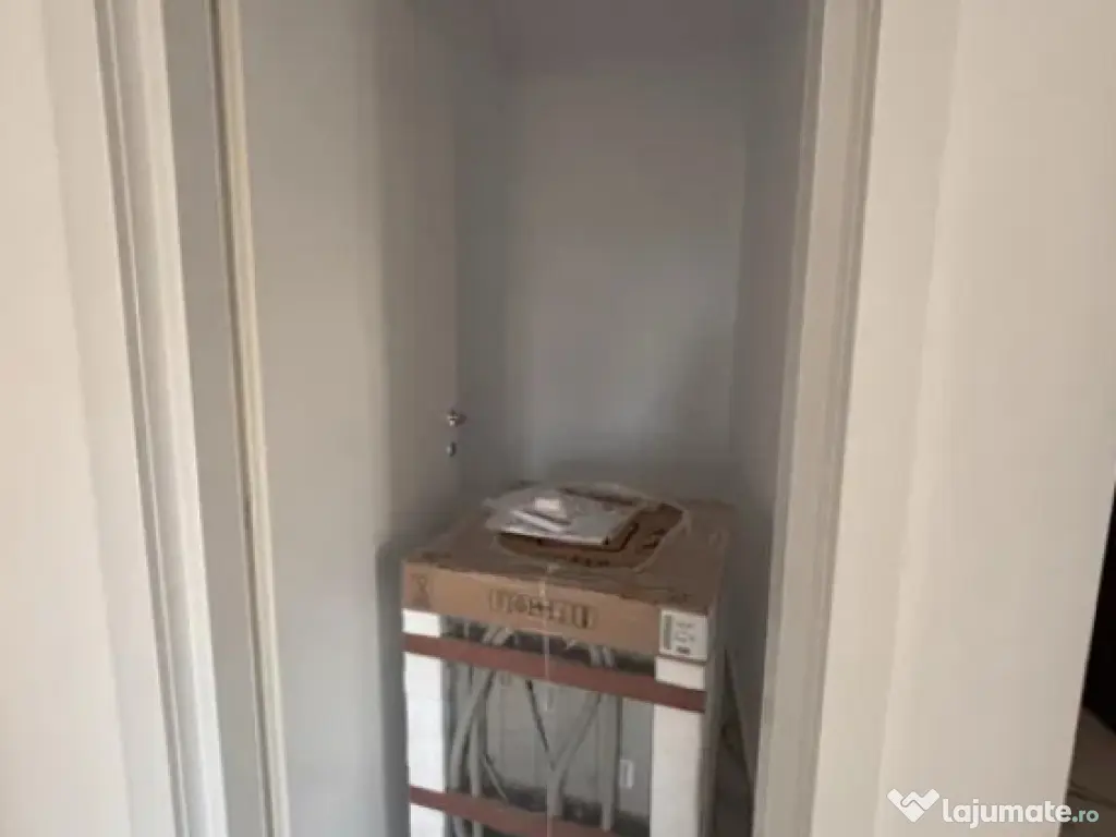 Apartament 2 camere, decomandat - zona Tractorul