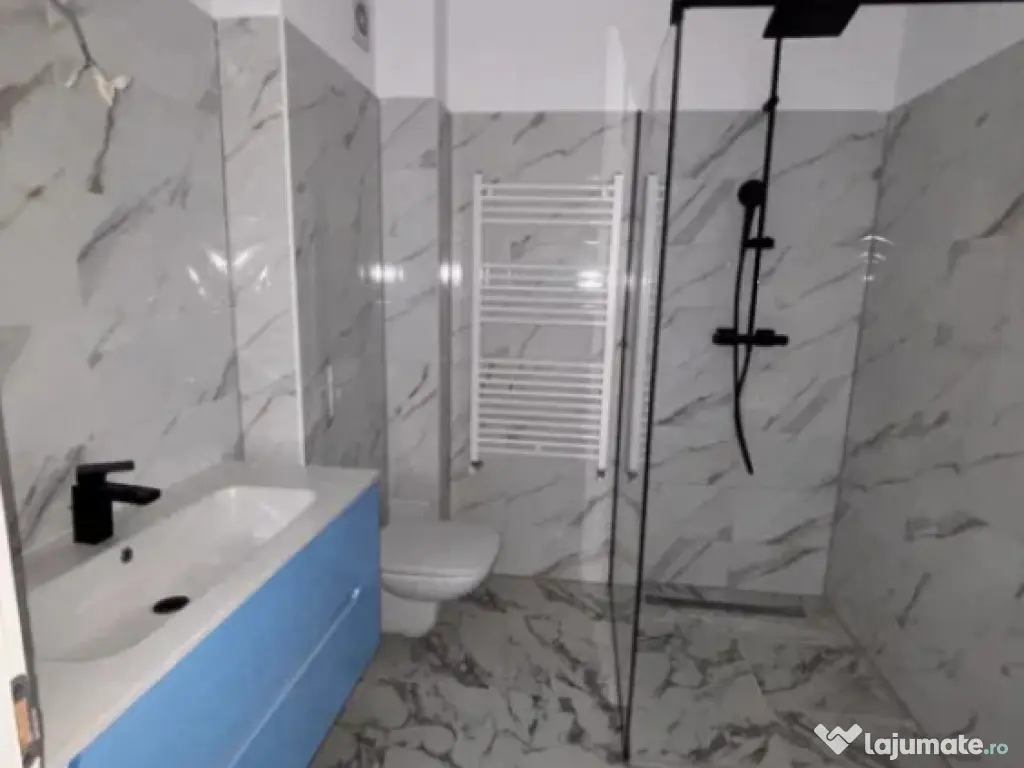 Apartament 2 camere, decomandat - zona Tractorul