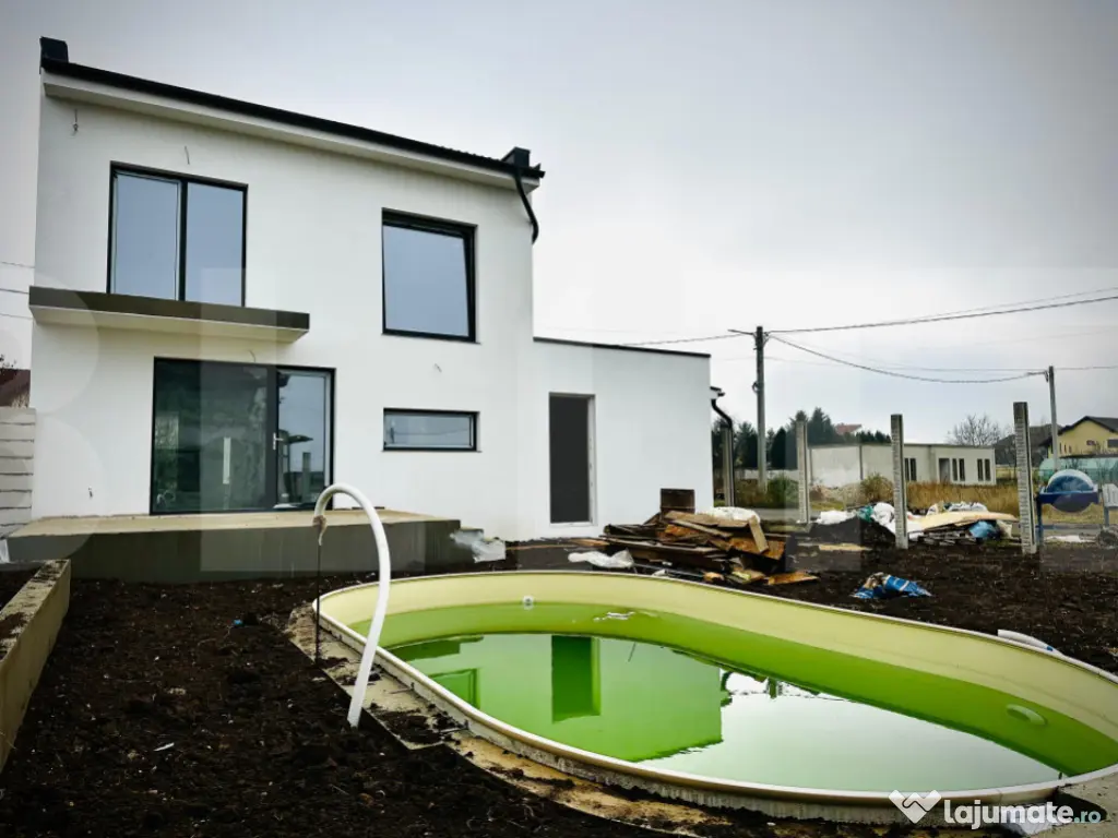 Casa moderna cu piscina, aproape de Arad