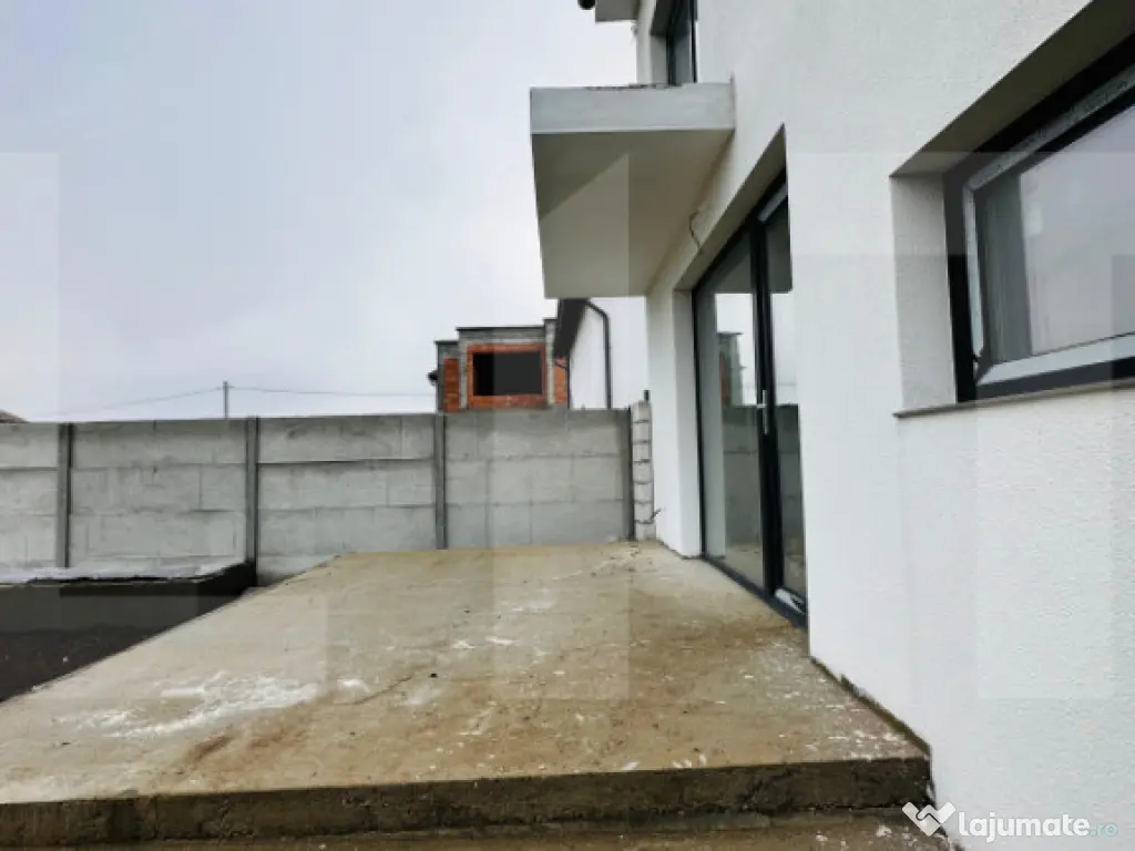 Casa moderna cu piscina, aproape de Arad